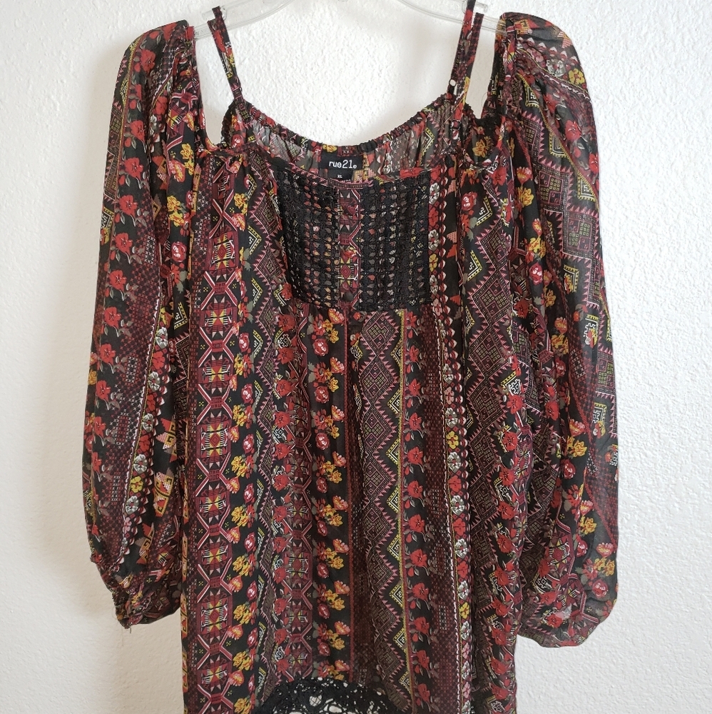 RUE 21 FLORAL  COLD SHOULDER TOP